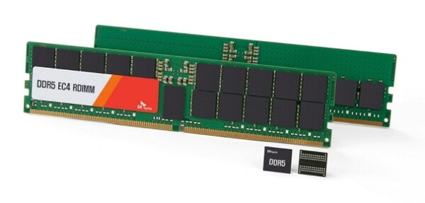 SK하이닉스가 업계 최초로 샘플 출하한 24Gb DDR5 D램과 96GB, 48GB D램 모듈.(출처= SK하이닉스)