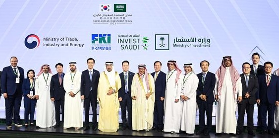  수소암모니아, 그리드 분야에서 협력키로 MOU를 체결했다.(사진=한전 제공)한전-사우디 아람코등  한국과 사우디 양국의 에너지기업들은 사우디에서 회의를 갖고  (사진=한전 제공)