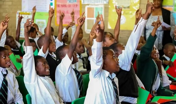 "행복은 양질의 교육 위한 수단”...어린 학생들이 배움에서 기쁨을 느끼고있는 모습(출처=유네스코) "